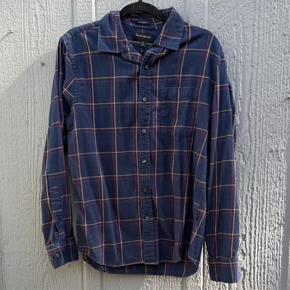 Banana Republic Untucked Fit Navy Plaid Button Down Shirt